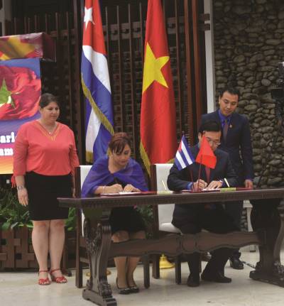 Los máximos representantes de las juventudes comunistas firmaron un nuevo acuerdo de intercambio y colaboración entre ambas organizaciones.   