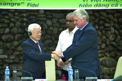 Al saludar al Secretario General del Partido vietnamita, Miguel Díaz-Canel Bermúdez le agradeció por su visita a Cuba.