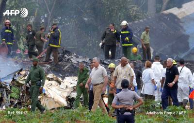 Presidente cubano Miguel Díaz-Canel en el lugar del accidente aéreo en La Habana