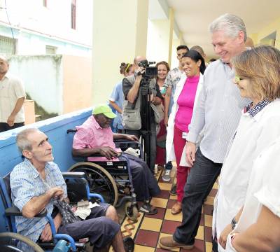 En el hogar de ancianos "28 de Enero" conversó con los abuelos que allí reciben atención.