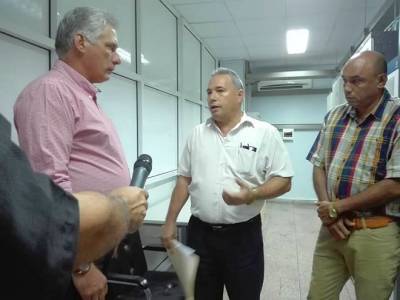 Presidente cubano visitó la Planta Teléfonica de Santa Clara, donde ocurrió un incendio el pasado 25 de junio