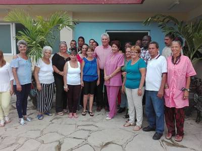 Presidente cubano visitó el Palacio de Pioneros en Santa Clara