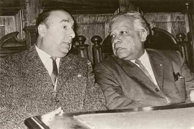 Pablo Neruda junto a Nicolás Guillén