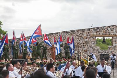 Desde el arte también se evocó a los iniciadores de nuestra primera guerra por la libertad de Cuba y se ratificó el compromiso de defender siempre la Revolución.