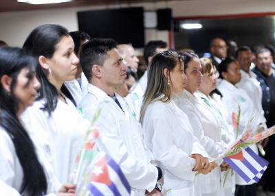 Recibimiento del primer vuelo proveniente de Brasil 