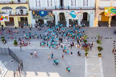 Se inauguró en La Habana Vieja una gran exposición formada por 15 murales hechos por niños de todo el planeta.