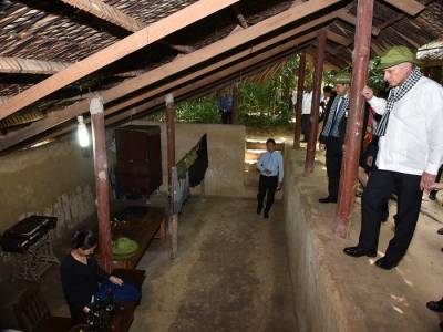 Miguel Díaz-Canel Bermúdez, visitó este sábado en la ciudad Ho Chi Minh los legendarios túneles de Cu Chi, empleados durante la guerra contra Estados Unidos