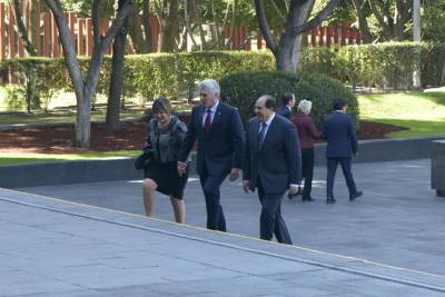El Presidente cubano en su llegada al acto de Toma de Protesta del nuevo presidente de México