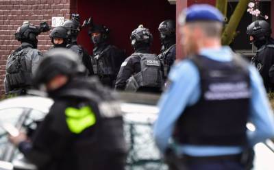 Fuerzas especiales de la policía en la Avenida Truman de Utrecht