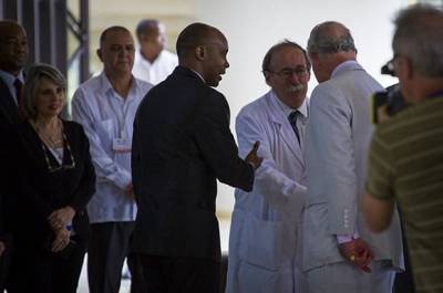 El príncipe Carlos visita el Centro de Inmunología Molecular 