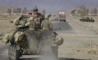 Soldados estadounidenses en las inmediaciones del aeropuerto de Kandahar Afganistán 