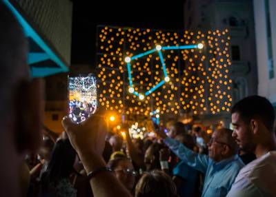 Miles de capitalinos asistieron al encendido de las luminarias