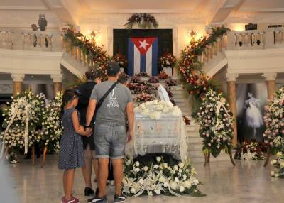 El pueblo capitalino rinde homenaje