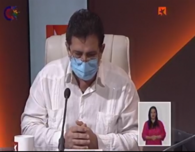 El director provincial de Salud, doctor Emilio Delgado Iznaga, en el spacio Mesa Redonda