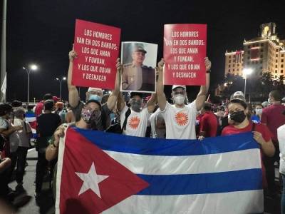 Jóvenes cubanos reafirmando el apoyo a su Revolución 