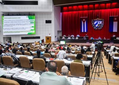  Diputados debaten informe presentado por el ministro de Agricultura, Ydael Jesús Pérez.