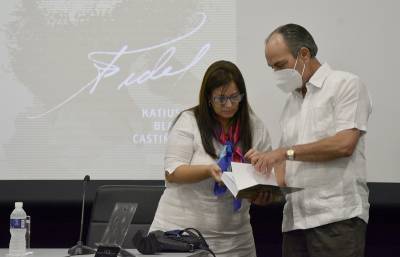 Presentación de la biografía de Fidel a cargo de Katiuska Blanco