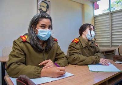 Alumnas de la Escuela Militar Camilo Cienfuegos