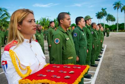 Condecoración a combatientes del incendio en la Base de Supertanqueros de Matanzas