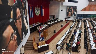 Continúa el debate en las comisiones permanentes de trabajo del Parlamento cubano 