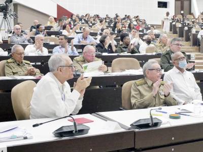 El General de Ejército Raúl Castro Ruz, presente en los debates parlamentarios de este viernes