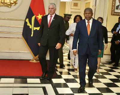 Despedida del Presidente cubano en Angola, este martes.