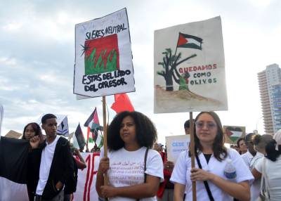Miles de cubanos acudieron este sábado a la Tribuna Antimperialista en La Habana para denunciar los crímenes de Israel contra el pueblo de Palestina.