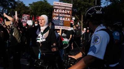 Manifestantes en Chicago, Estados Unidos mantuvieron la presión en el tercer día de la Convención Nacional Demócrata.