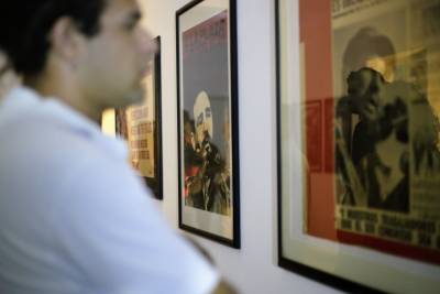 Italia y Cuba: historias de solidaridad durante expo de carteles en homenaje a Fidel