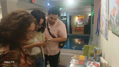 Los jóvenes quedaron fascinados con las Historias Ilustradas del reconocido artista de la gráfica Arístides Hernández (ARES), una alianza armoniosa y bella entre la literatura y la ilustración. 