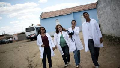 Médicos cubanos