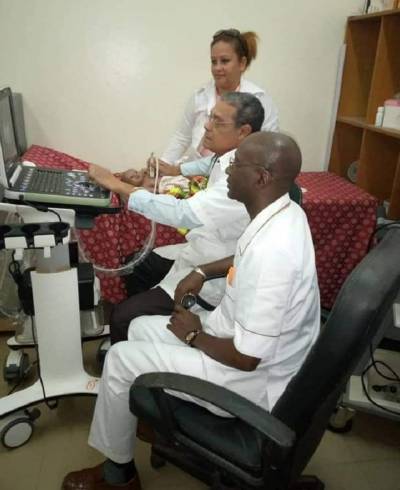 Médicos cubanos en Gambia