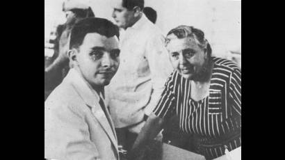 Frank País y doña Rosario