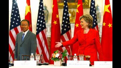 Consejero de China y la señora Clinton