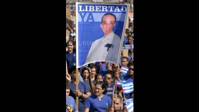 Trabajadores sociales cubanos reclaman al presidente norteamericano Barack Obama el regreso de los Cinco