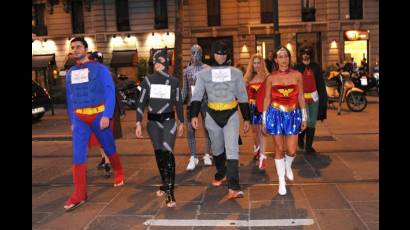 La oposición se disfraza con historias