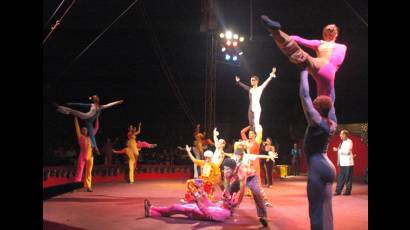 Payasos y Ballet del Circo Nacional de Cuba