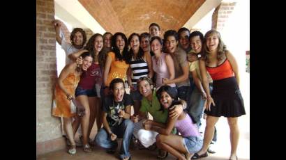 Jóvenes del elenco de Mucho ruido