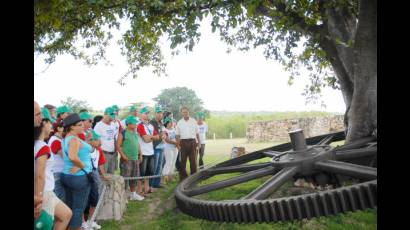 Jóvenes expedicionarios visitaron el ingenio La Demajagua