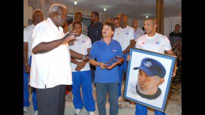 Parte equipo cubano de béisbol hacia Copa del Mundo