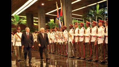 Recibimiento oficial al presidente de Palestina en el Palacio de la Revolución