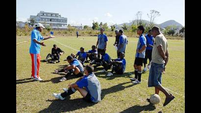 Futbolistas pineros se alistan para el Campeonato Nacional de Fútbol