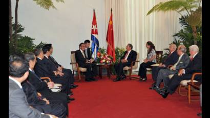 Raúl Castro y Wu Bangguo en un encuentro en La Habana