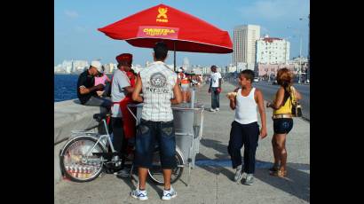 Recreación en el Malecón Habanero