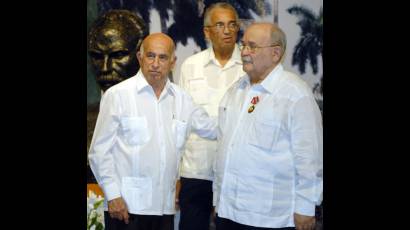 Recibió Miguel D’Escoto la Orden de la Solidaridad que otorga el Consejo de Estado de Cuba