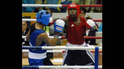 Idel Torriente en el Campeonato Mundial de Boxeo, con sede en Milán, Italia