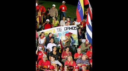 El pueblo venezolano dio un caluroso recibimiento al presidente Hugo Chávez