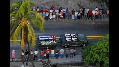 Los restos del Comandante Juan Almeida recorren Santiago de Cuba