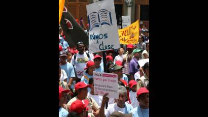 Venezolanos apoyan nueva Ley Orgánica de Educación