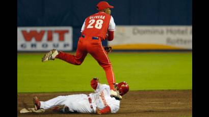 Cuba vence a España diez carreras por cero